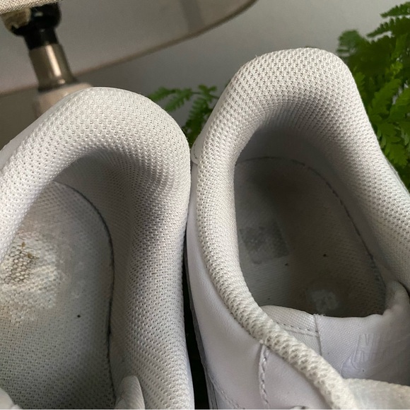 Nike Air Force One AF1 Mens 8.5 Classic White Leather Sneakers Shoes - Picture 11 of 12